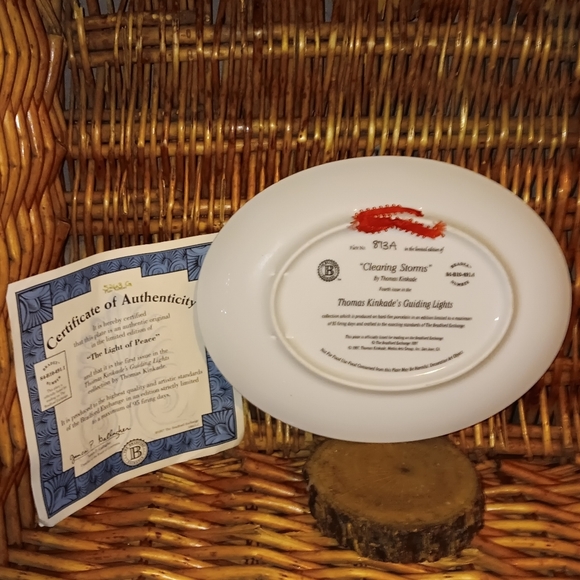 Comemoritive Plate By: Thomas Kinkade " The Light Of Peace " - Picture 5 of 5